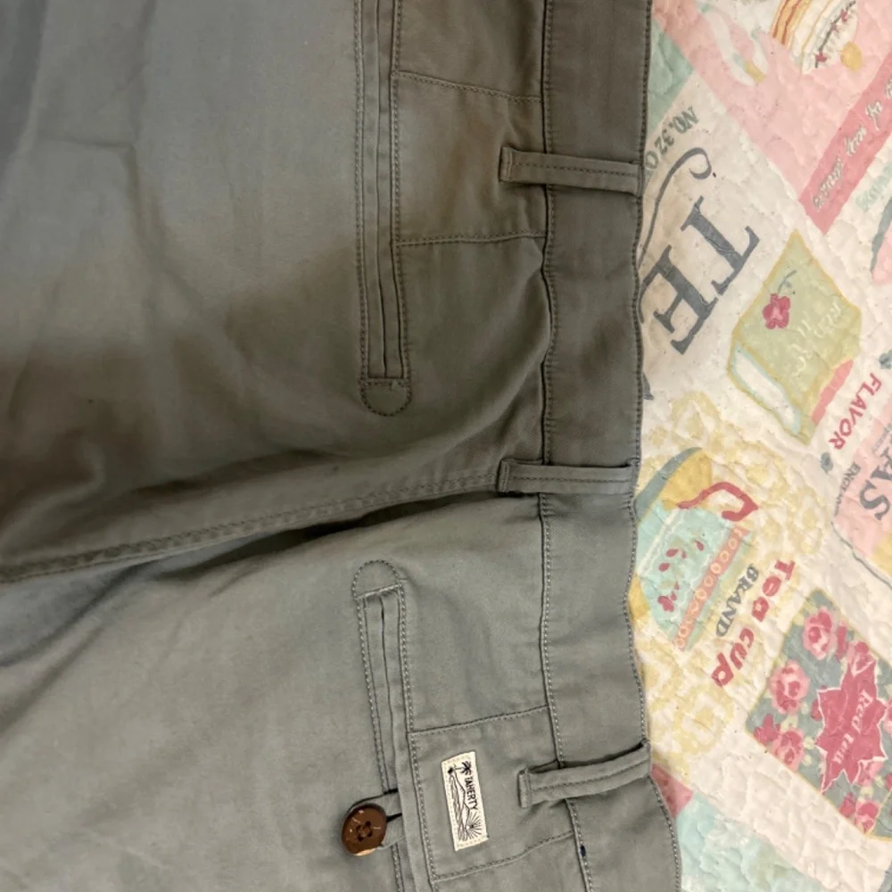 NWOT Faherty Island life chino shorts in grey 29” waist shorts with 5” inseam.